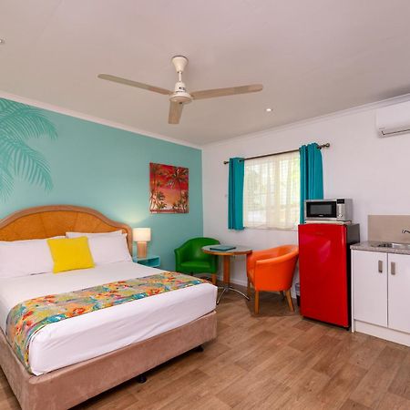 Port Douglas Motel Exterior photo
