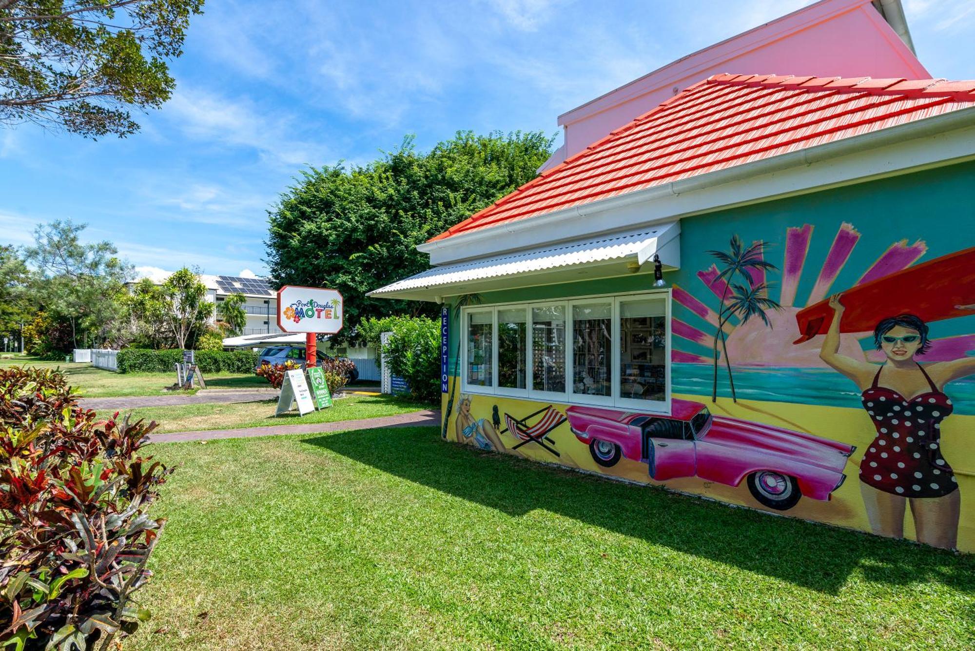 Port Douglas Motel Exterior photo