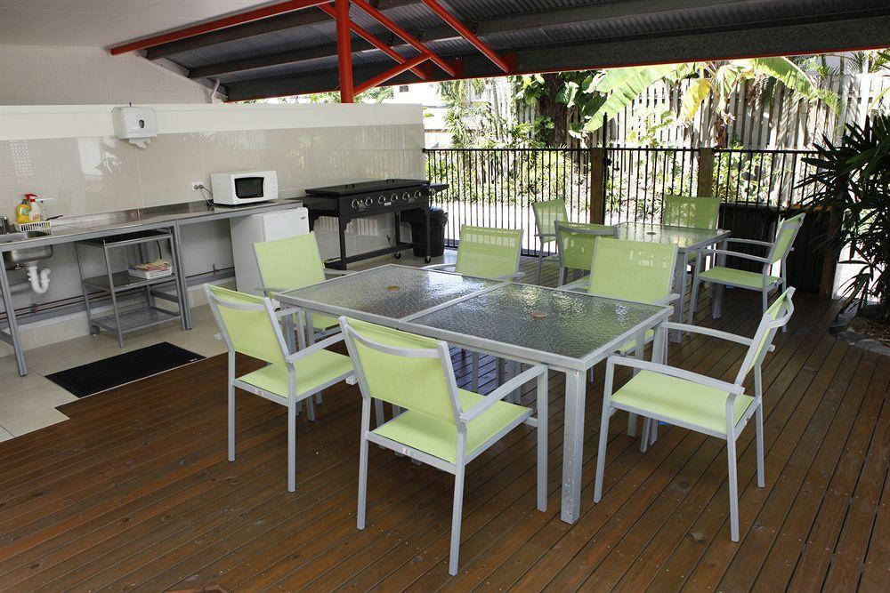 Port Douglas Motel Exterior photo