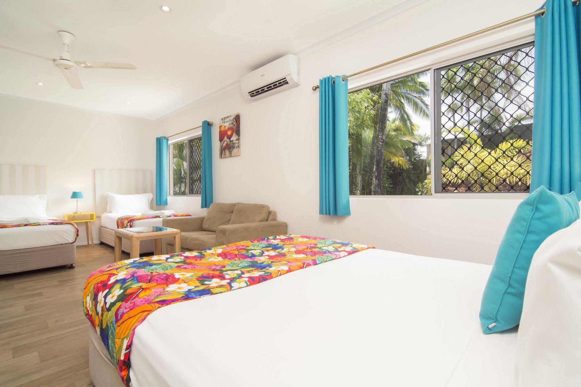 Port Douglas Motel Exterior photo